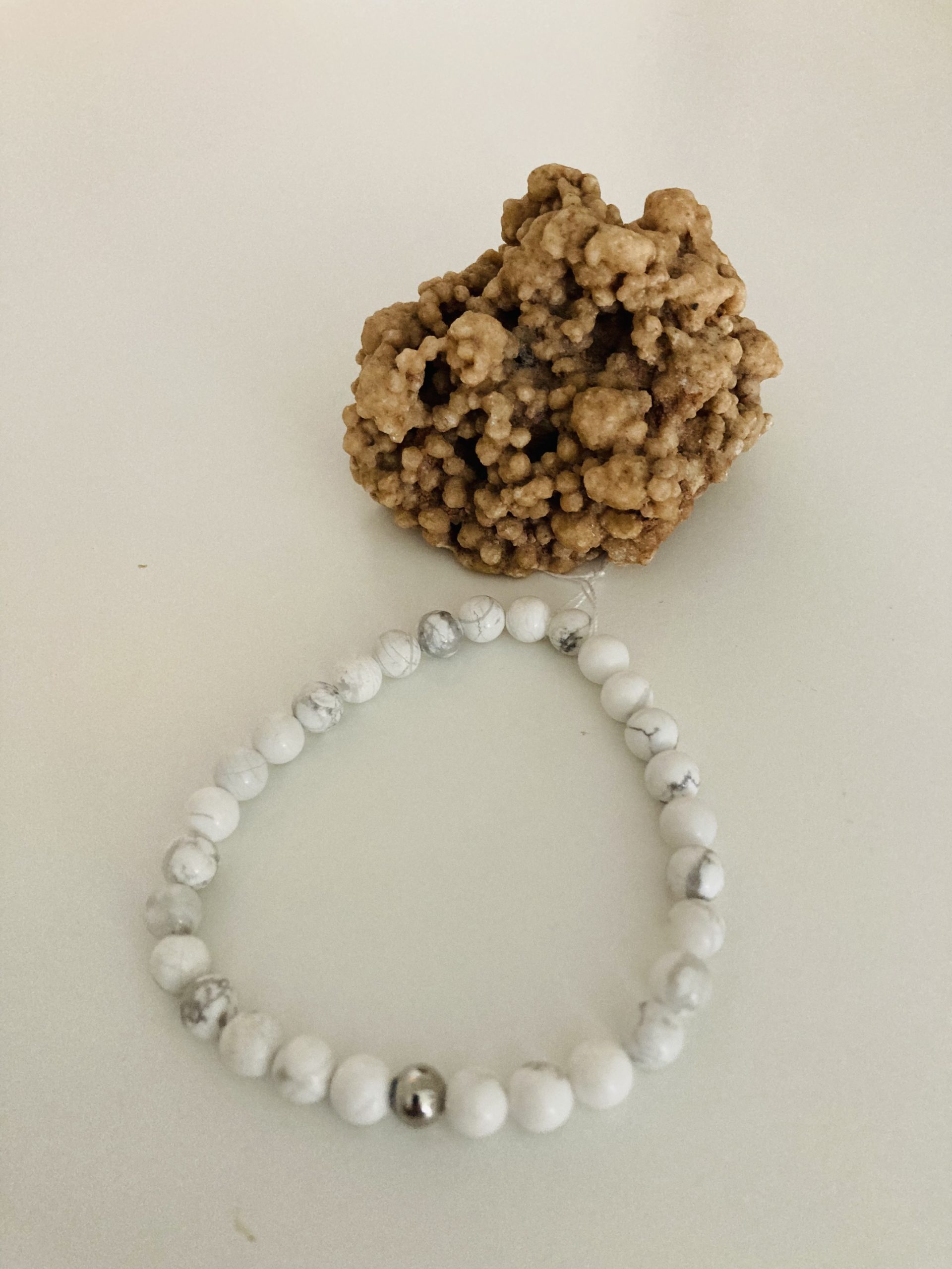 You are currently viewing Howlite : Équilibre & Harmonie